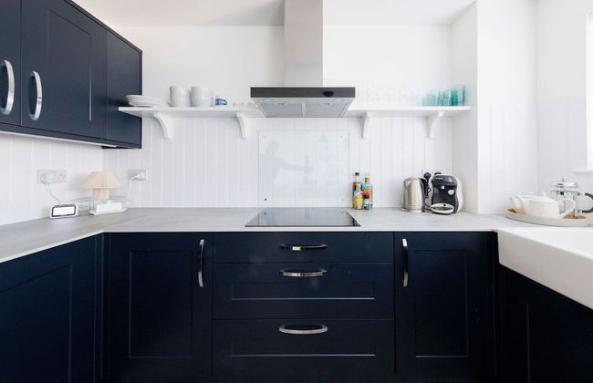 Beautifully Refurbished 4-bed Beachside Retreat - Foto 21