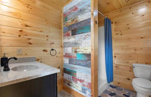 Smoky Bear Splash Top Rated Private Pool Cabin with Hot Tub, Mtn Views, Arcade Games, Excellent Location - Foto 33