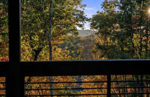 Honeysuckle Chalet - Luxe Mountain Chalet - Hot Tub, Wi-Fi, Pool Table, Party Deck, Fire Pit - 15 mins to Blue Ridge! - Foto 41