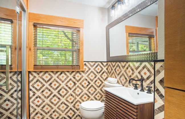 Lamar Suites by Avantstay 2 Homes w/ Shared Pool - Foto 24