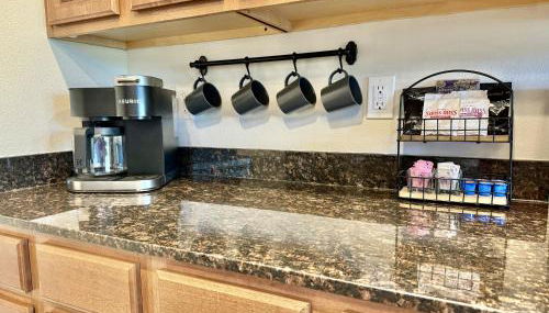 Lower Level Condo B-2 with Dock - Foto 4