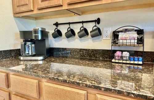 Lower Level Condo B-2 with Dock - Foto 4