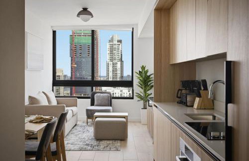 Upscale Downtown Condo Pool Gym & Skyline Views - Foto 28