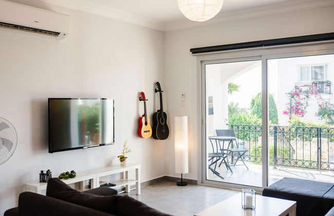 Sunny and Family Friendly Apartment Directly at the Pool - Photo 22