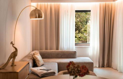 goldfinger + suites - Photo 27