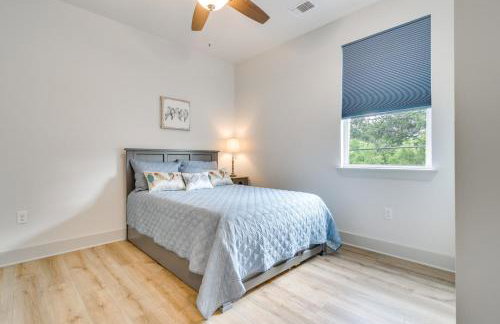 Modern Waveland Home with Deck - Walk to the Beach! - Foto 19