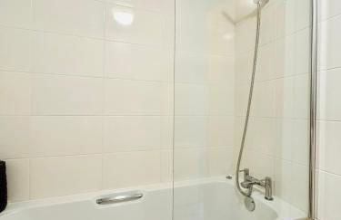 Beautiful 2 Bedroom Sea View - Free Onsite Parking - Photo 25