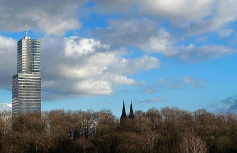 DOMspitzen-BLICK, cooles 2 Zimmer Apt mit Indoor-Swimmingpool auf dem Dach, Küche und Smart-TV - Foto 17