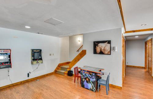 Huge Family Home with Pool - 13 Mi to Lake Michigan! - Foto 29