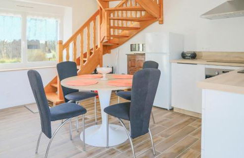 Amazing Home In Runan With Wifi - Photo 5