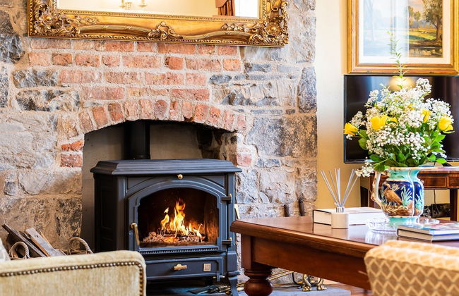 8 Bedroomed House Steeped in History - Photo 5