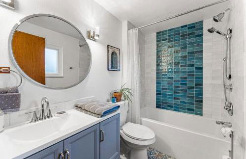 Spacious and Comfy Close to Everything Backyard - Foto 20