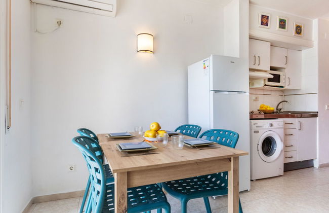 Apartment in Salou with swimming pool and terrace - Photo 7