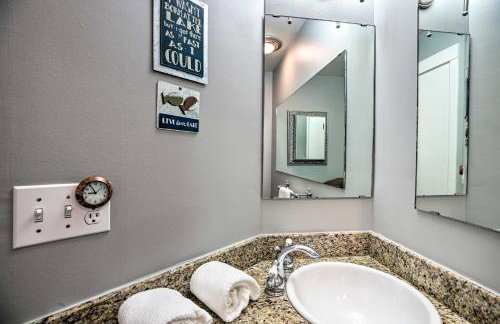 Lakefront Family Retreat with Grill Steps to Beach! - Foto 24