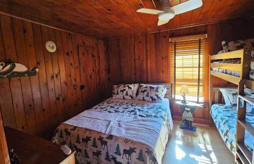 Cozy Cabin Retreat - Sleeps 8 - 1 Hr from STL - Foto 24