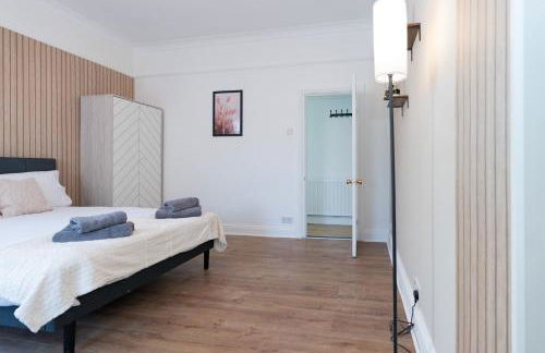 Open Mind Property - 4BR, 17 Guests & Free Parking - Foto 10