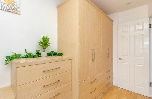 Modern & Spacious 3BR House Bracknell - Berkshire - Photo 76