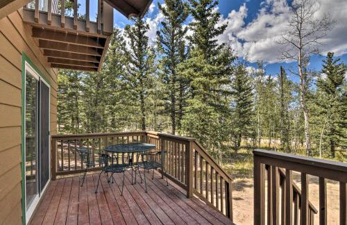 Woodsy Cabin Hideaway with Deck Hike, Fish, Escape - Foto 3