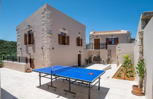 Pavlina Villa , a hidden gem with heated pool and ping pong! - Photo 5