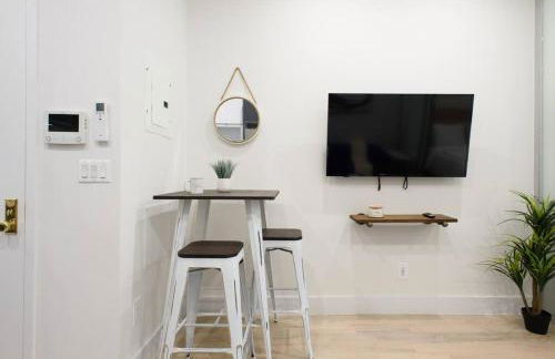 78-1B New 1BR prime UES WD in unit BEST VALUE - Foto 8