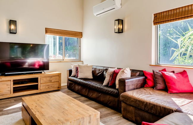 Charming Home With Mountain Views at Rivendell - Photo 5