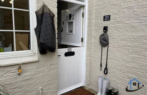 Petham Cottage Stanwick 2 bed sleeps 6 - Photo 31