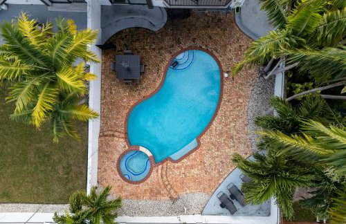 April Sale! 4 BR - Private Pool, Grill, Soaking Tub, Near Coral Gables & MIA Airport - Photo 36