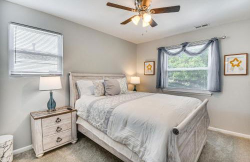 1 Mi to Beach Home with Patio and Grill in Hampton! - Foto 12