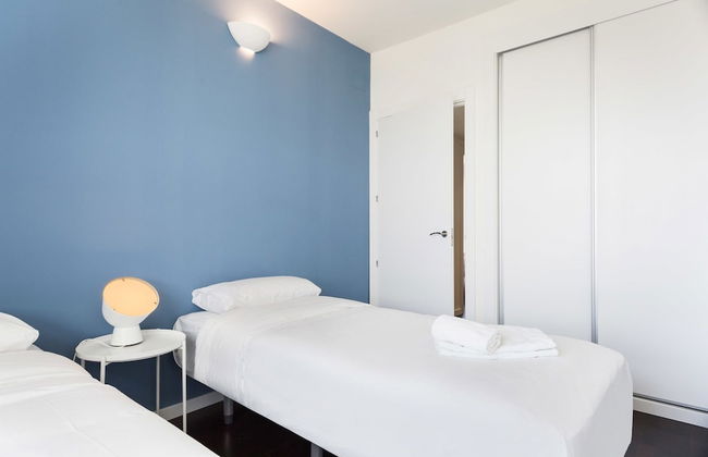 Olala Port Forum Apartments - Photo 3