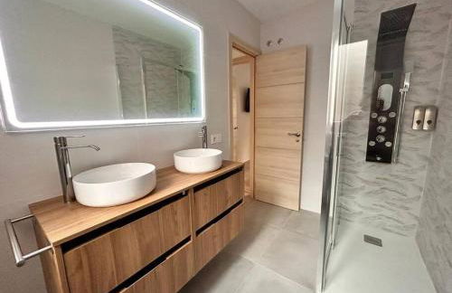 LUJO Proyector, Maquina Arcade, Wifi y Patinetes - Foto 17