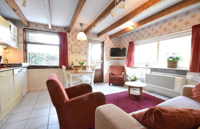 Pleasing Holiday Home in 't Zand near Dutch Coast - Photo 13