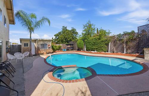 Colorful and Cozy Haven with Heated Pool - Foto 1