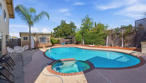 Colorful and Cozy Haven with Heated Pool - Foto 1