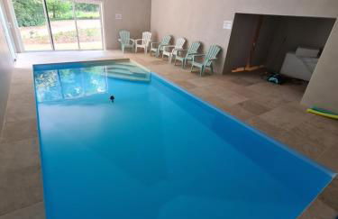 Gîte Le Puy Martineau piscine privée intérieure chauffée terrain arboré à 10 min du Puy du Fo - Foto 28