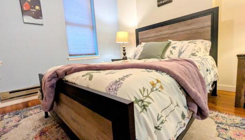 Relaxing Rustic Oasis, Unit A - 6 minute walk to Downtown! Pet-friendly & Cyclists Welcome! - Foto 2