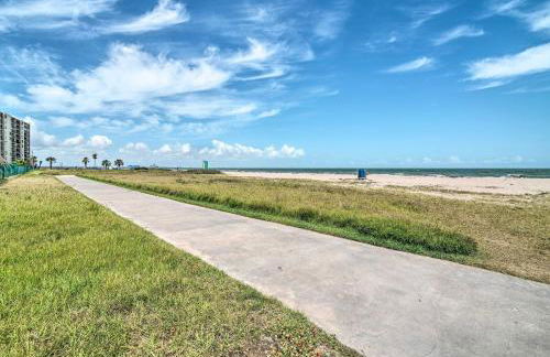 Beachfront Corpus Christi Condo with Arcade Room! - Foto 28