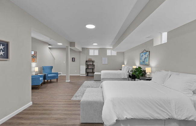 Bright Urban Comfort | JZ Vacation Rentals - Photo 8