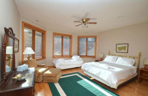 Redbud Keep - Unique Features, Movie Set Decor, Grill, Wifi, Family Friendly, Hiking, Billiard Table, Movie Theater Room, Fireplace, Golfing, View, 2 King Beds - Foto 45