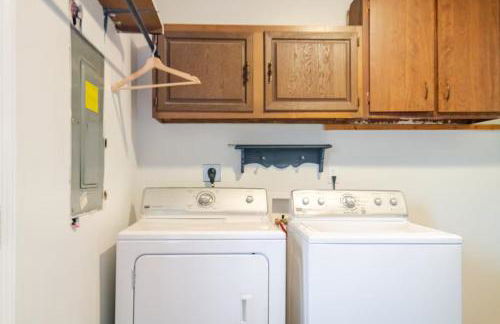 Private Ranch - Entire Home - 3 Bed Room - Hot Tub - King Bed - Fenced Yard - Pets & Kids Welcome - Game Shed - Free WiFi - Foto 28