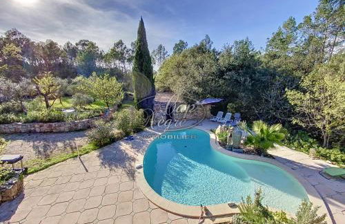 Superbe bergerie en cœur de foret avec piscine privée lac rivière cascades - Foto 1