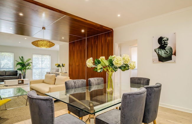 Contemporary Apartment Close to the Radisson Majolica - Photo 26