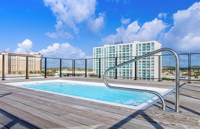 Luxury 2-bedroom Condo Right on the Strip in Palm Beach - Photo 36