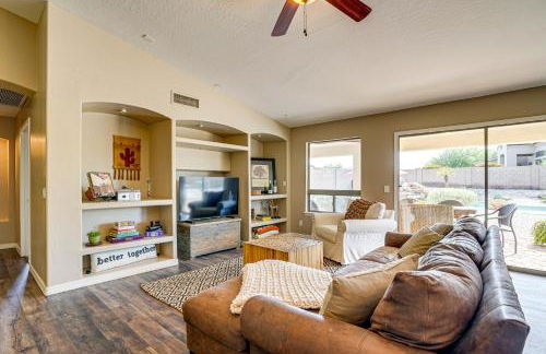 Fun with Family! Goodyear Getaway with Outdoor Oasis - Foto 7