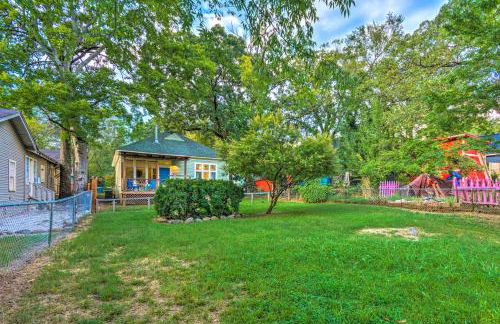 Colorful Cottage with Deck about 5 Mi to Downtown! - Foto 25