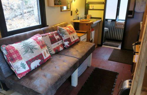 Modern Tiny House with Ski Access in Bennington, New Hamsphire - Foto 19