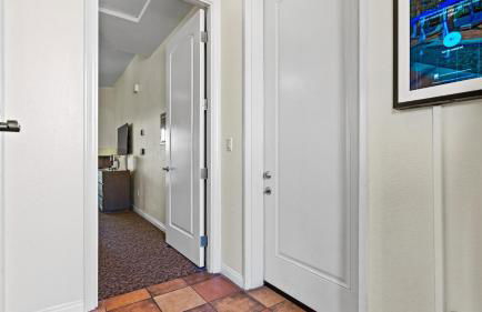 LV014 Legacy Villas Studio Overlooking the Pool - Photo 3