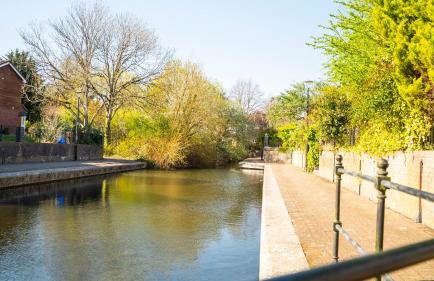 The Canal House 2BR Central Garden Parking - Photo 25