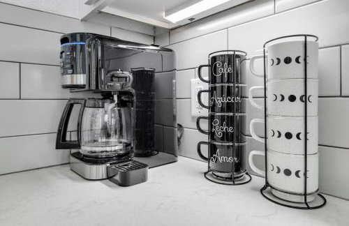 Arlington Entertainment District Home Purple Door - Foto 13