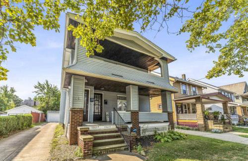 Modern & Cozy 2BR Retreat Near West Blvd - Foto 35