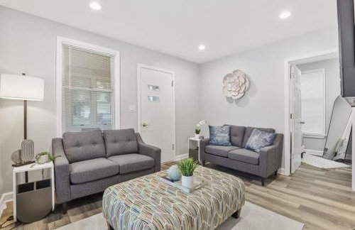 Cozy Chic 4BD 2BA Home in St Charles - Foto 1